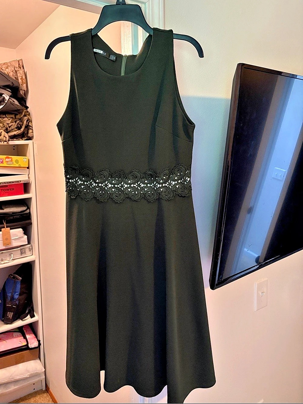 Lace Waist Midi Dress in green Like New